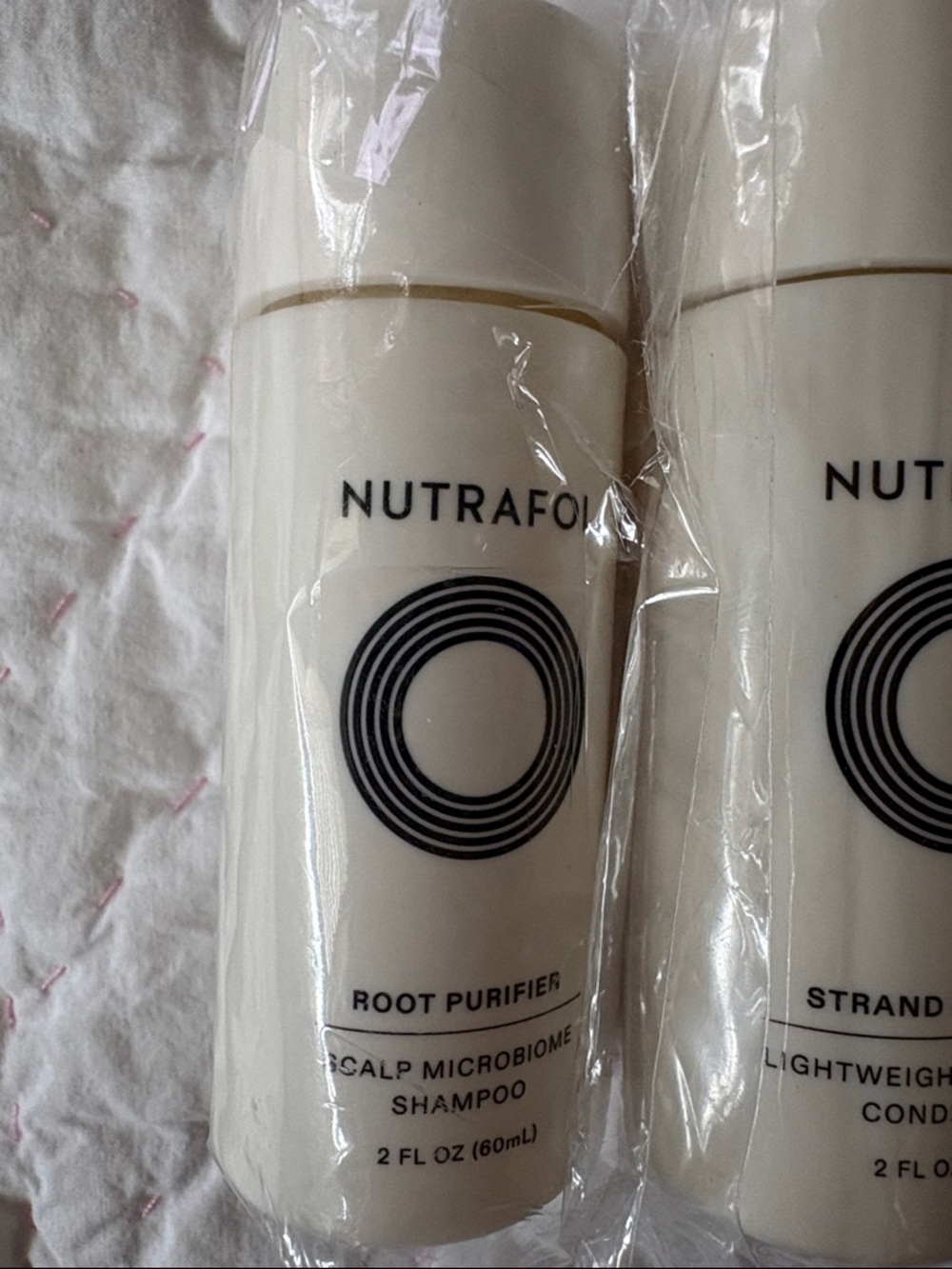Nutrafol Lightweight Protecting Conditioner & Scalp Purifying Shampoo - Cream - Picture 3 of 5